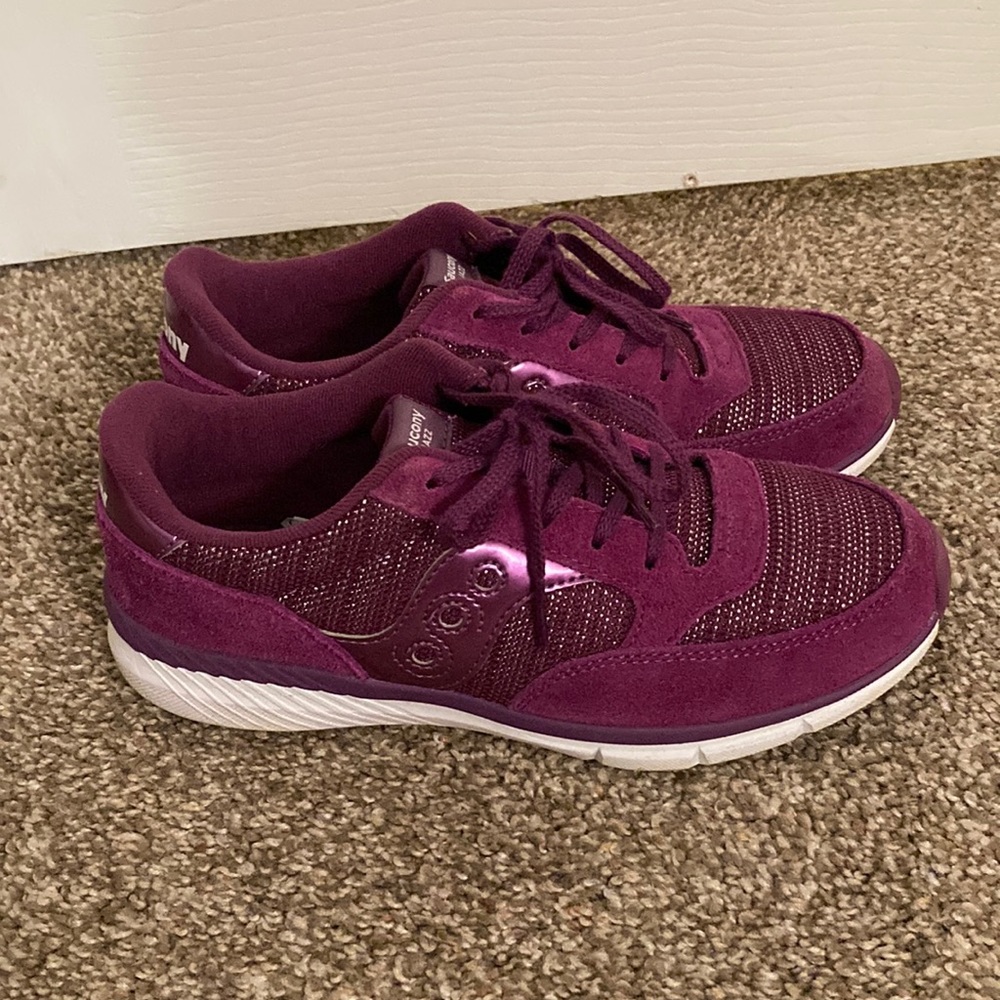 Womens/ Girls saucony sneakers